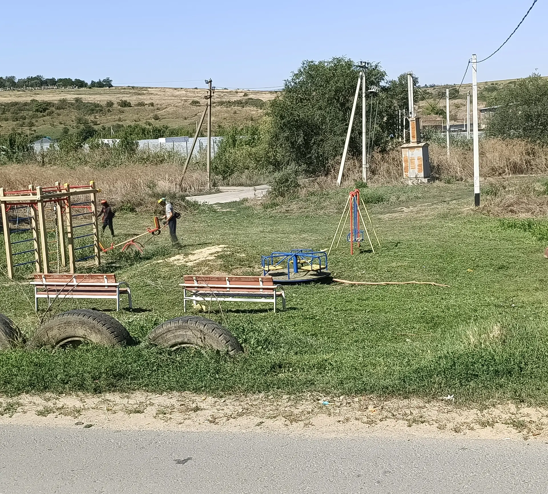 ♻️На территории, прилегающей к детской площадке  в х. Большой Лог произведен покос сорн...