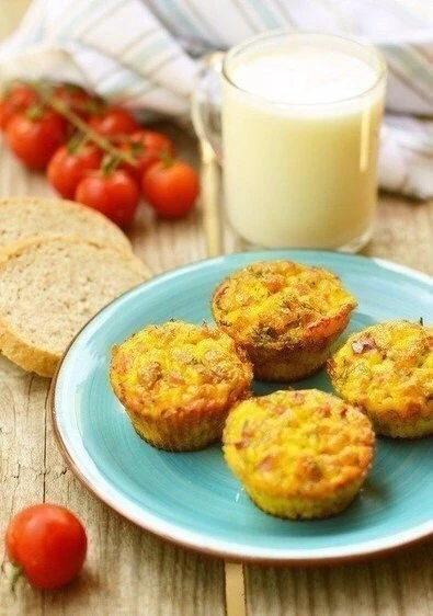 Мини-омлеты с ветчиной — быстрый и сытный завтрак, который легко приготовить дома. Всё ...