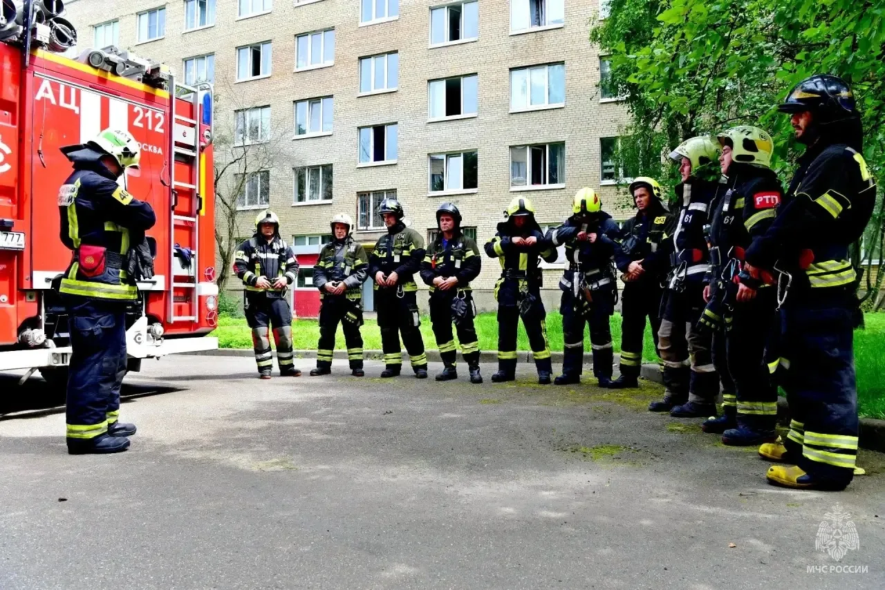 🔵В студенческом городке «МИЭТ» Зеленограда прошли пожарно-тактические учения

По тактическому замыс