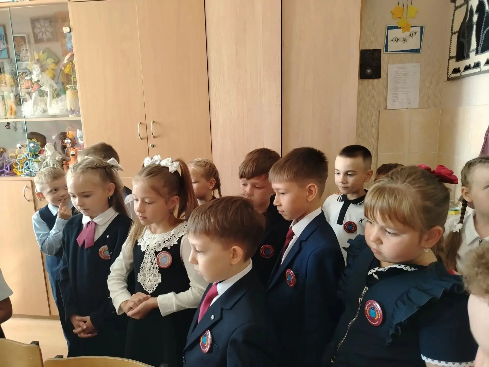 Сегодня 1 Б класс (кл.руководитель Коршунова Е. А.)были на экскурсии в ДДТ. Познакомили...