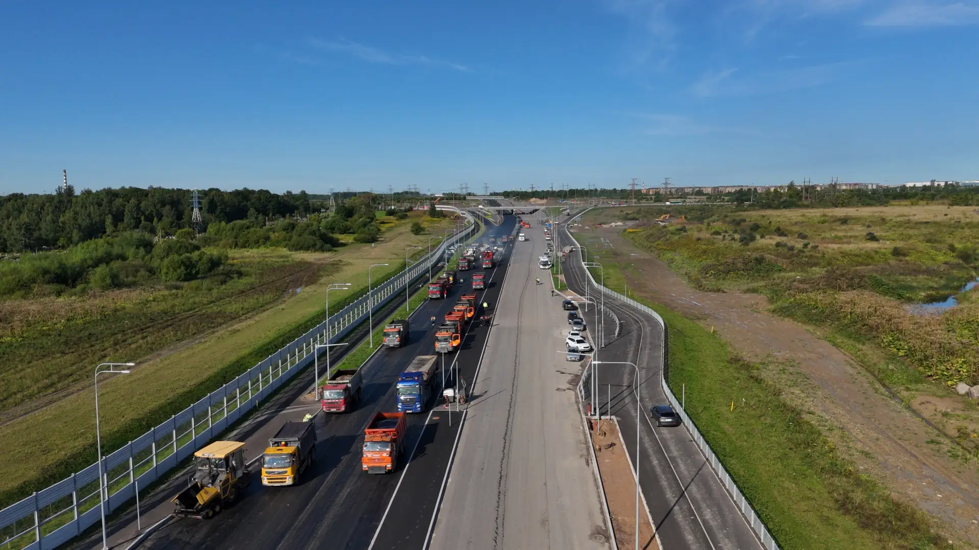 🛣 Южная широтная магистраль: укладка верхнего слоя асфальта.