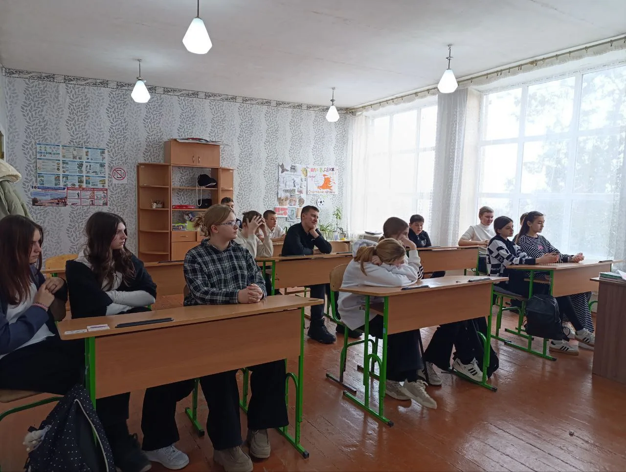 В ГБОУ ЛНР "СЛСШ с. Чугинка" прошла лекция на тему "Стоп буллинг" для учеников 7–8 клас...