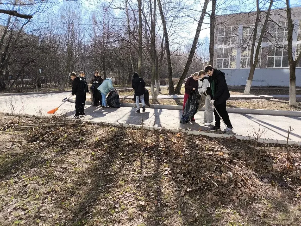 Чистота и память. 🗓 4 апреля в комплексе  МОУ СОШ №18 имени Подольских курсантов царила особая атмос