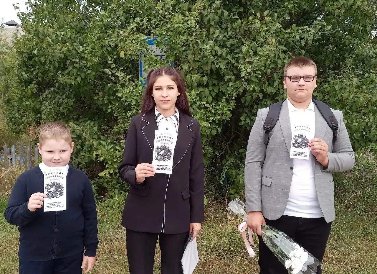 Сегодня библиотекарь Никольского сельского филиала  поздравила детей с началом учебного...