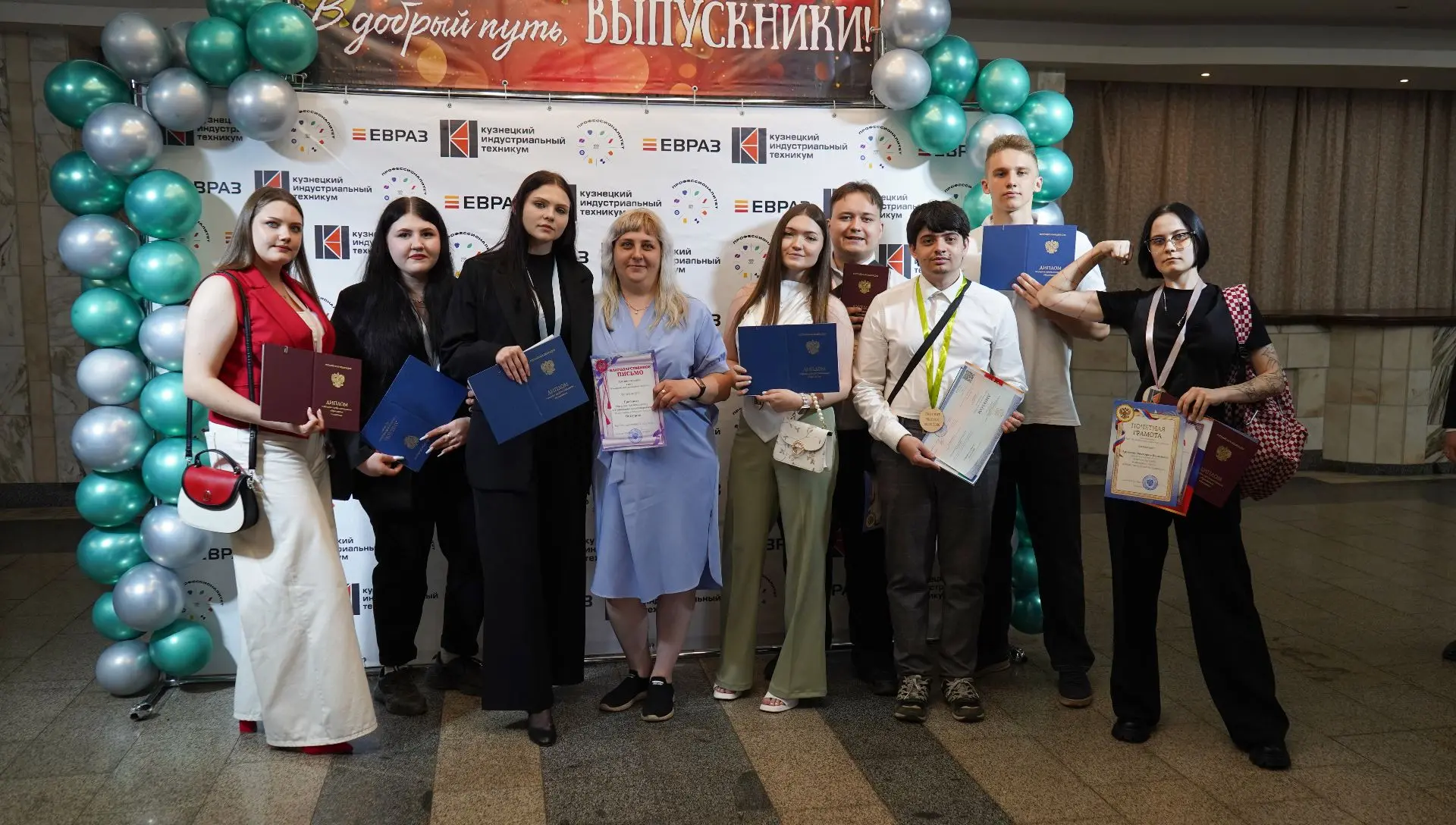 🎓 ДОРОГА В ПРОФЕССИЮ ОТКРЫТА!
30 июня в Культурном центре ЗСМК состоялось главное событие для 23 гр