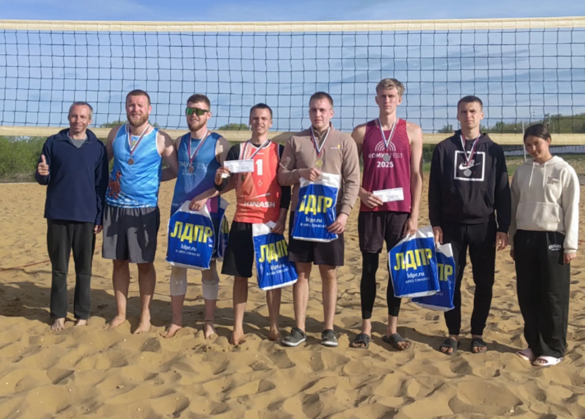 ПЛЯЖНЫЙ ВОЛЕЙБОЛ 🏐

9-10 мая в городе Муром состоялся турнир по пляжному волейболу, который дал ста