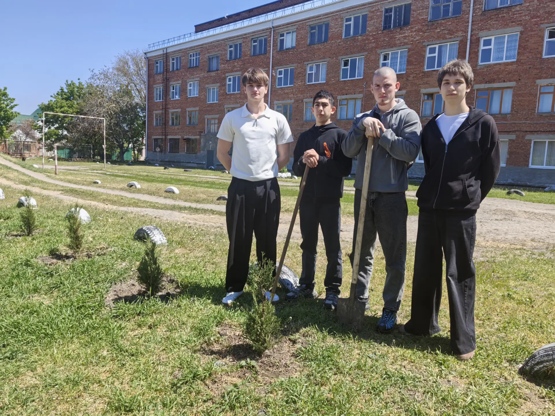 🌿 Студенты отделения сельского хозяйства и строительных технологий Ейского полипрофильного колледжа 