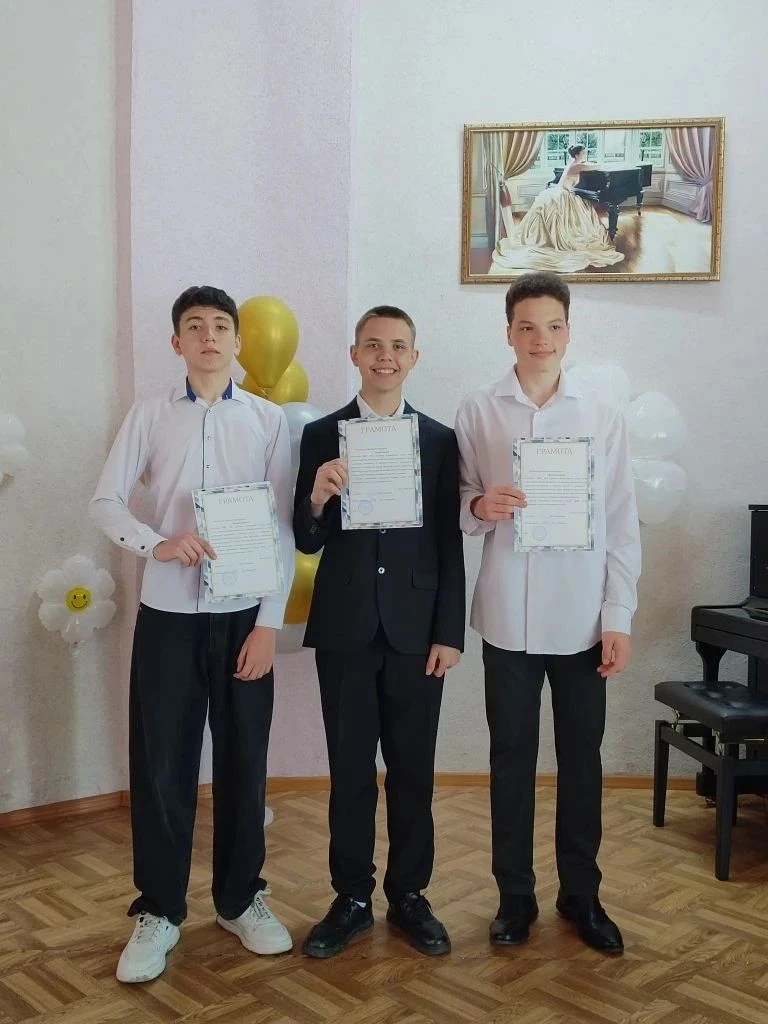 1 июня в МБУ ДО "ДМШ 56" состоялось торжественное вручение свидетельств об окончании му...
