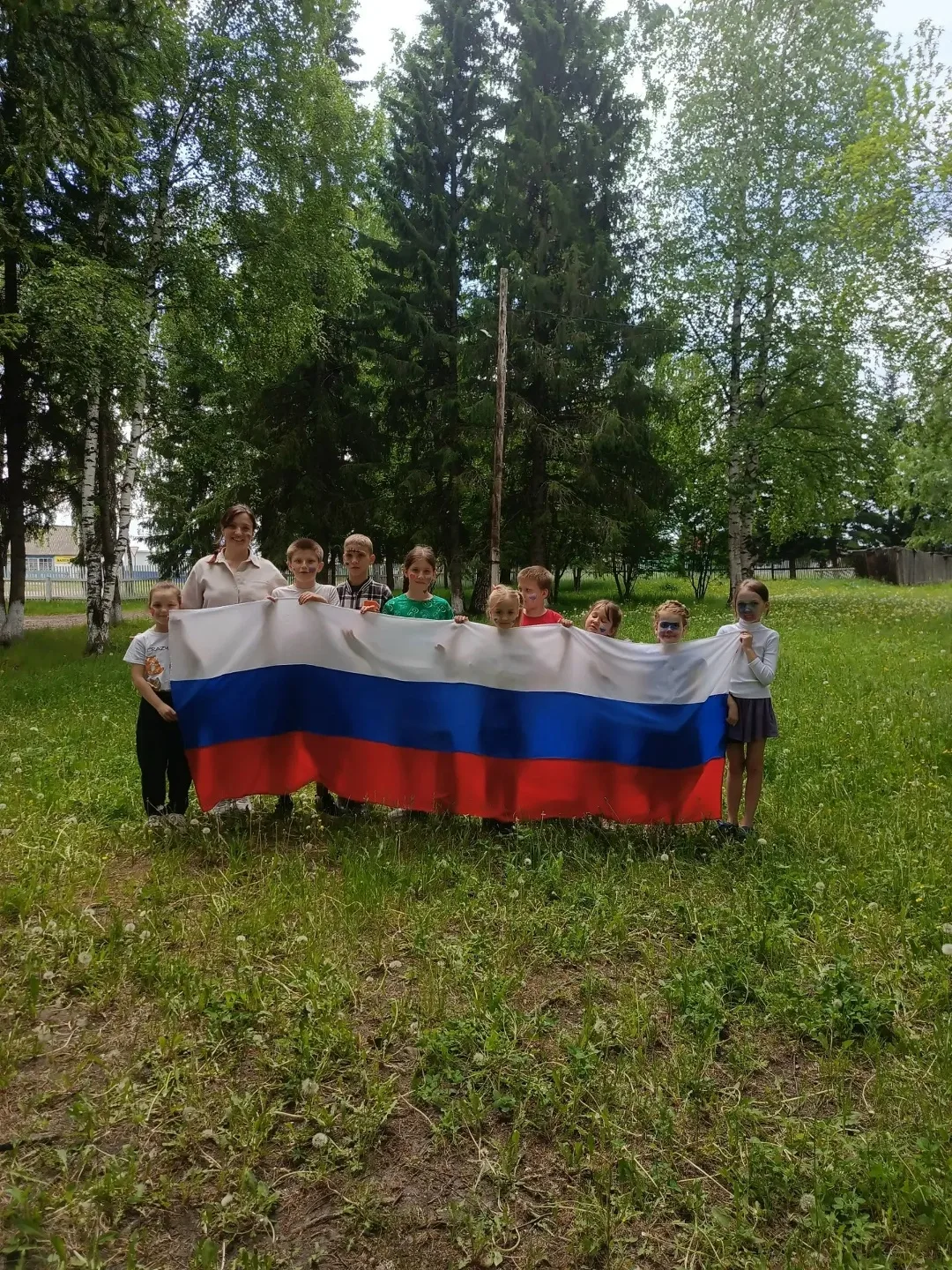 День России🇷🇺

Все мероприятия  в нашем лагере были посвящены празднику нашей любимой Родины- Росс