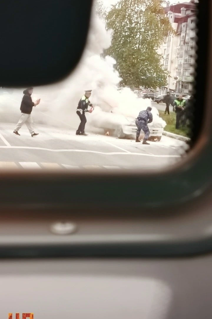 Вчера на ул. Ленина загорелась машина.