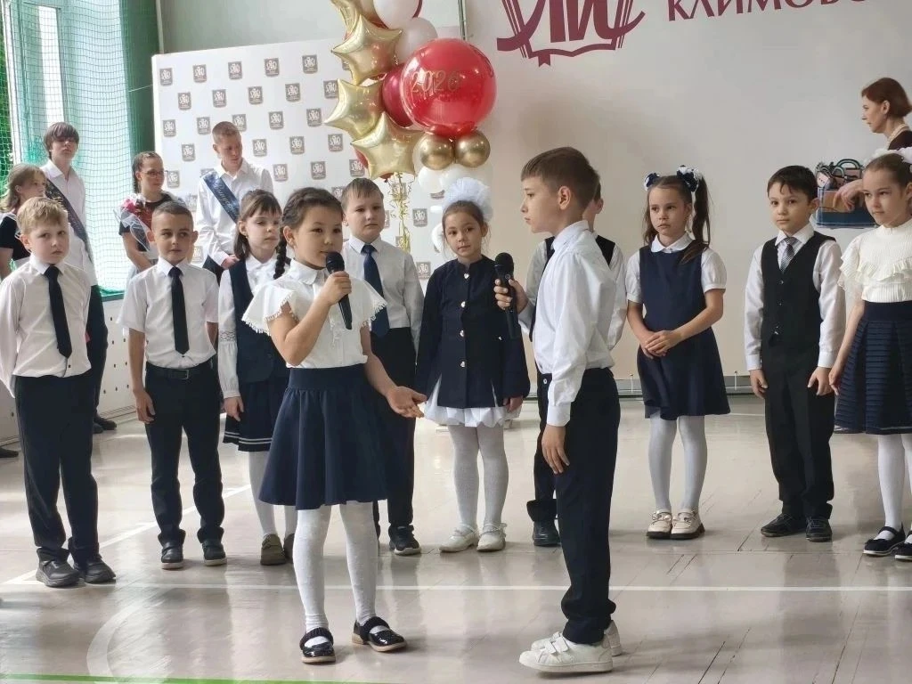 Сегодня для учеников одиннадцатых классов МБОУ "Лицей Климовска" прозвучал Последний звонок! С благо