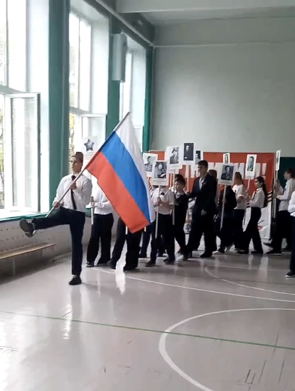 Акция "Бессмертный полк" прошла для учеников МБОУ "Лицей Климовска" Портреты дедов и прадедов, котор