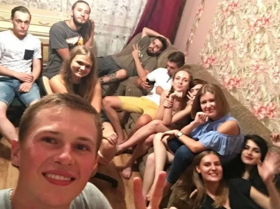 🔞Дочка отправила фотографию своей маме со Дня рождения друга.