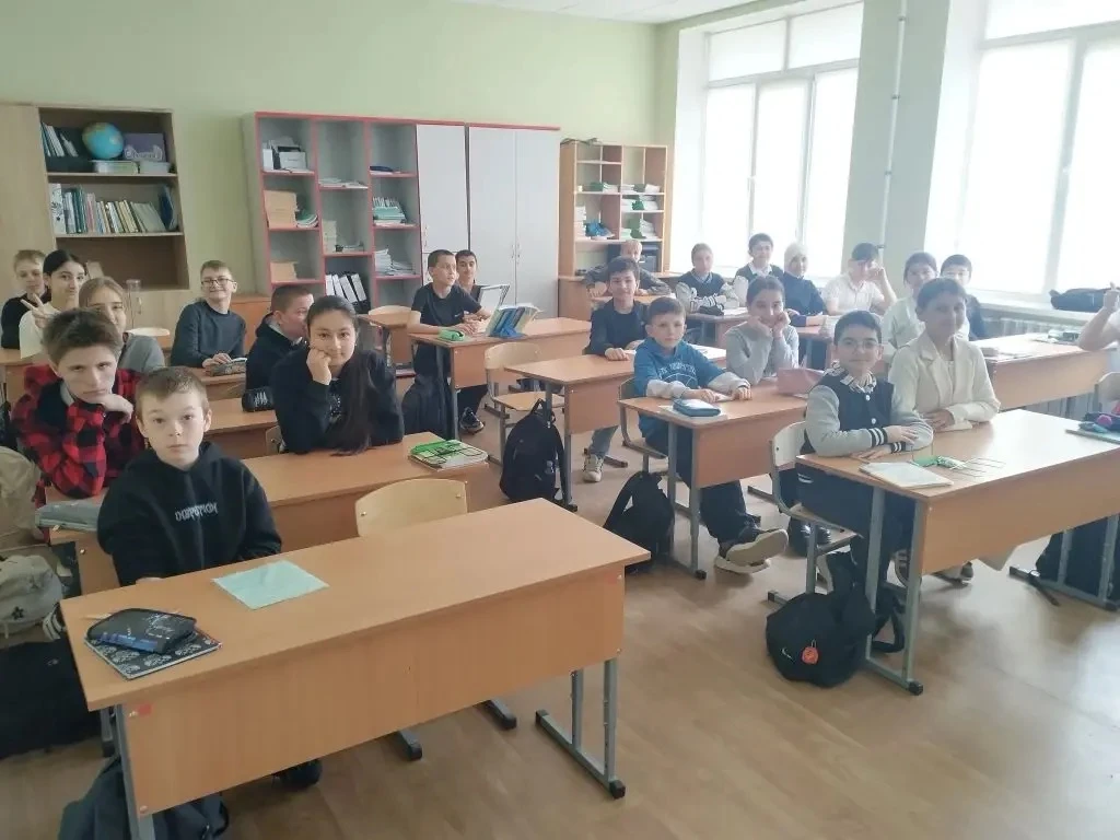 🇷🇺 От первого класса до выпускного: в школе прошли Гагаринские уроки  С 6 по 10 апреля 2026 года в н