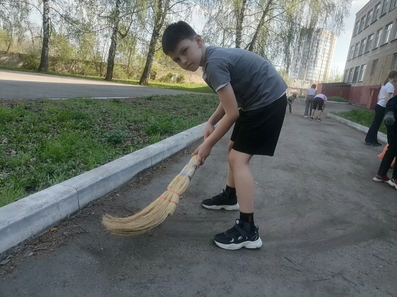 2 А класс в деле#уборкашкольнойтерриритории_школа14 #субботник_школа14