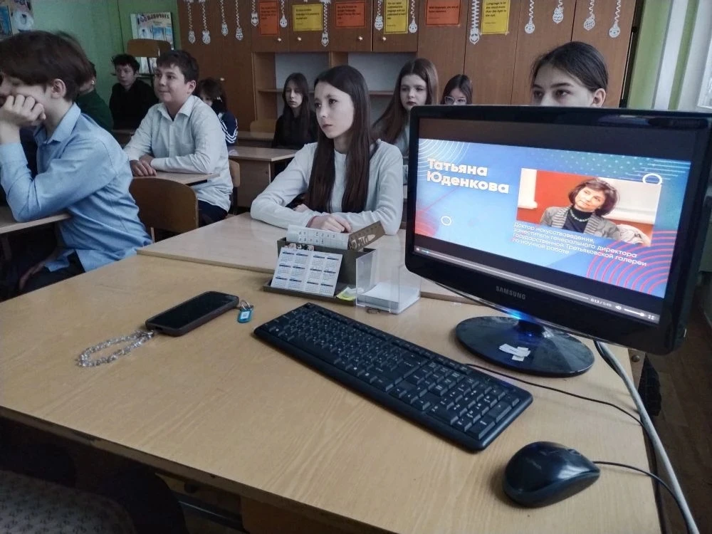 В чебоксарских  школах состоялись занятия из цикла «Разговоры о важном»:  новую учебную неделю ребят