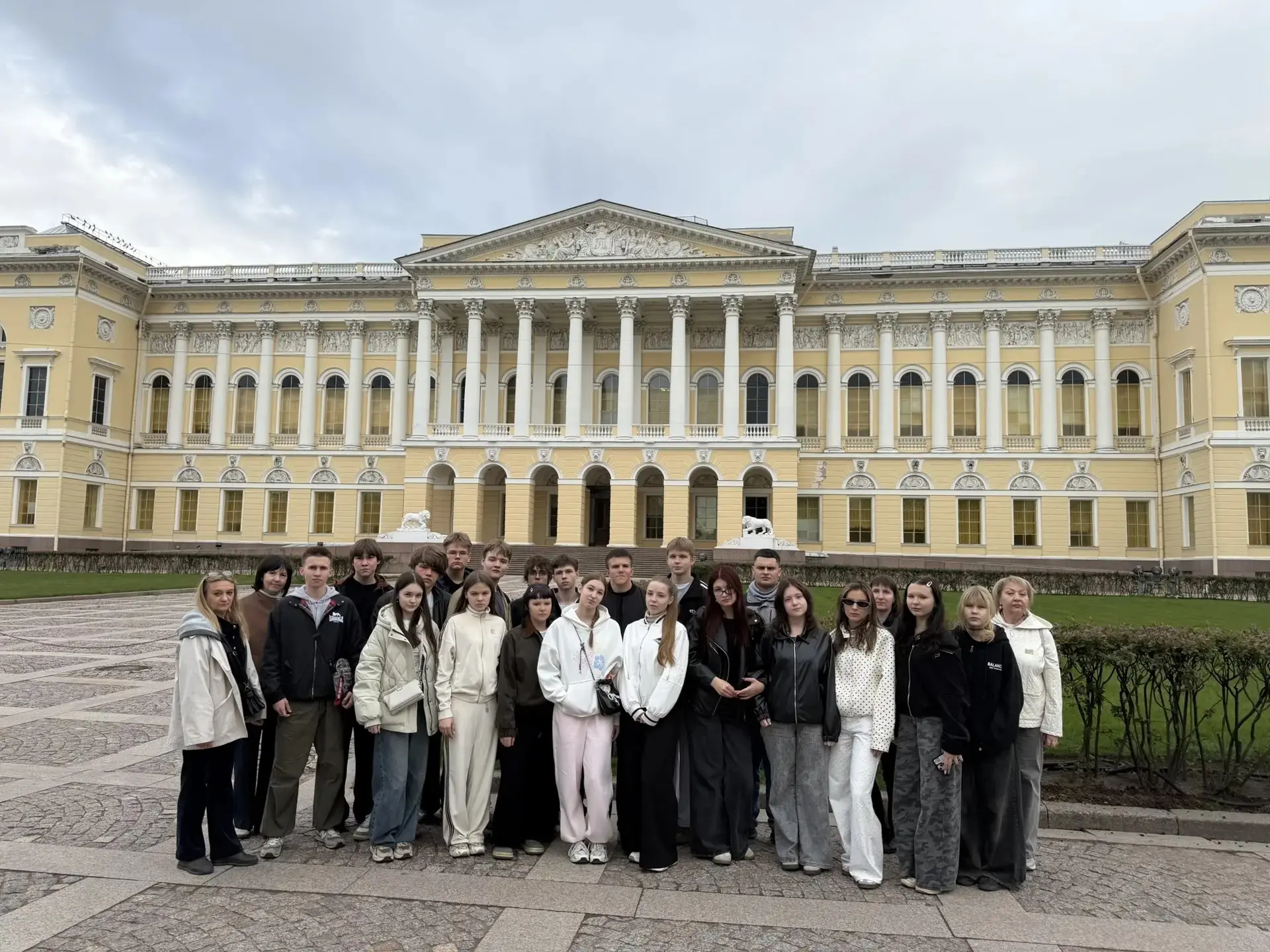 Культурная суббота: Десятиклассники покоряют Санкт-Петербург! 🤩  Наши десятиклассники провели незабы