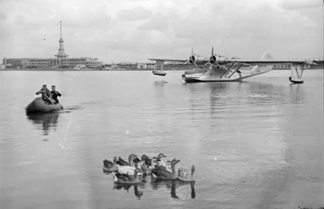 Летающая лодка МП-7 в акватории гидроаэродрома Захарково, 1940 год.