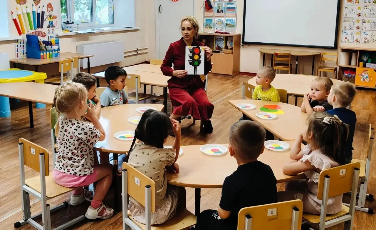 📌 В младшей разновозрастной группе «Цыплята» прошло занятие под названием "Правила дор...