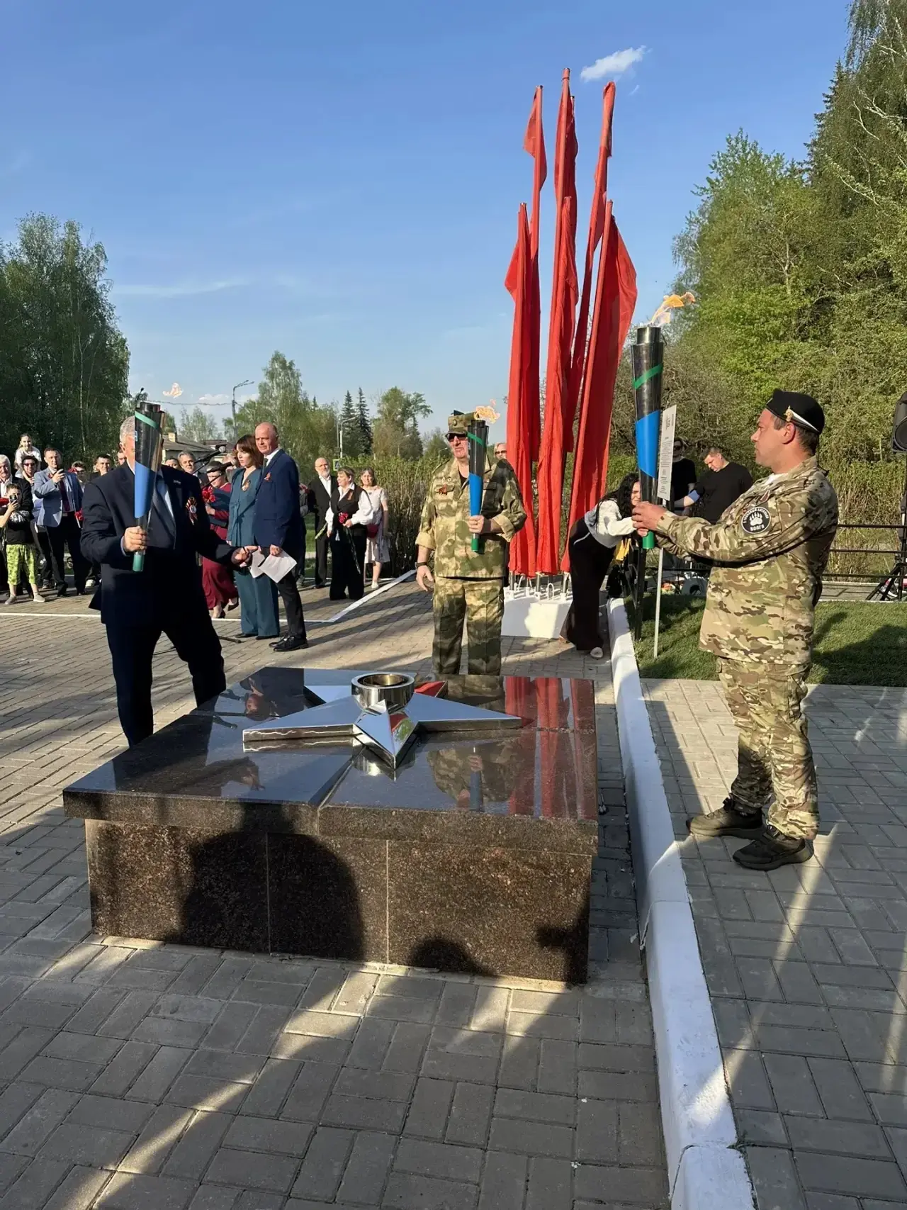 Сегодня, в канун 81‑й годовщины Великой Победы, почётный караул Дома Юнармии Первой Тарусской школы 
