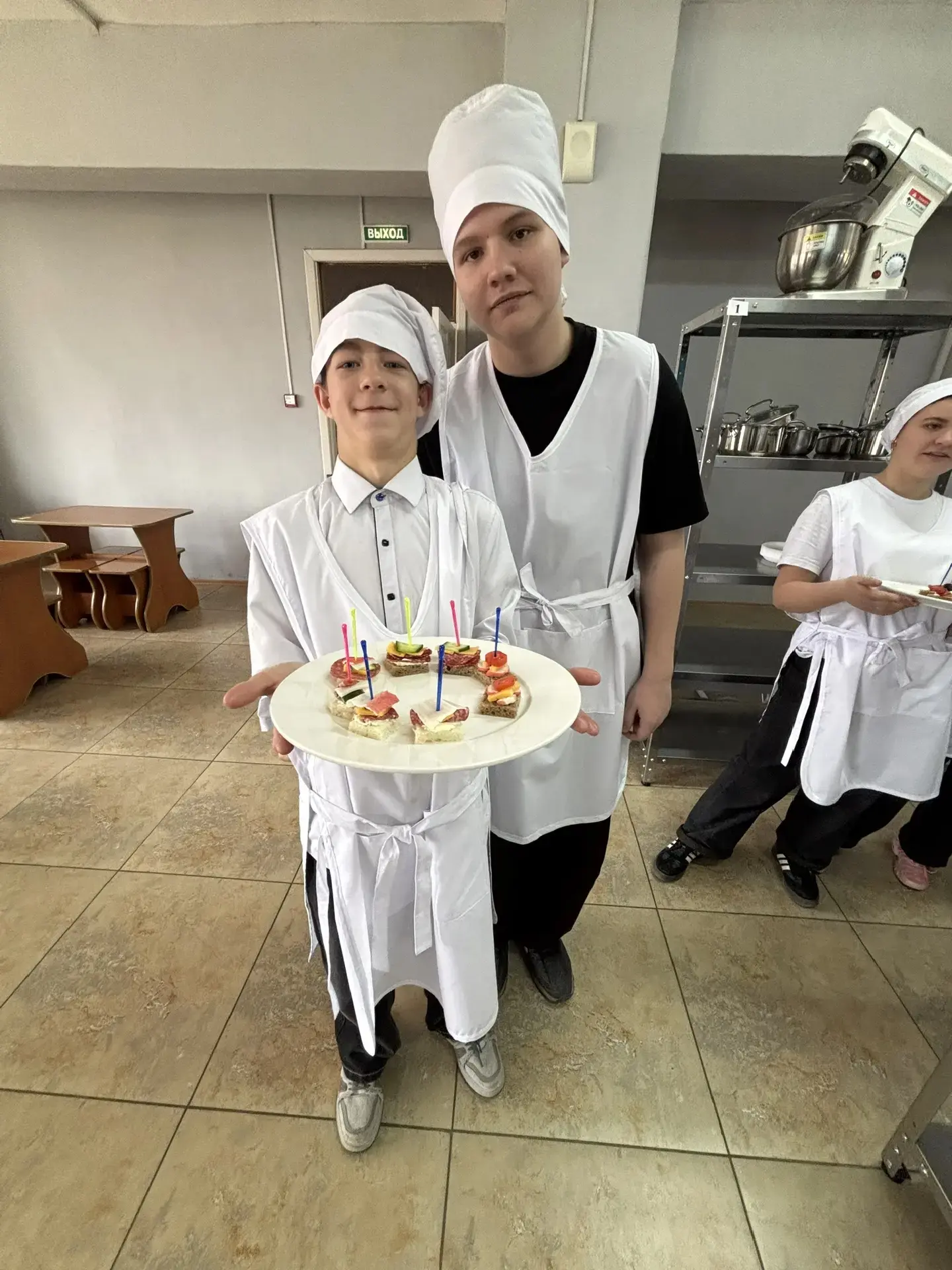 Сегодня наши девятиклассники «примерили» будущее на вкус и на ощупь 🖐⚒  В Дальнереченском технологич