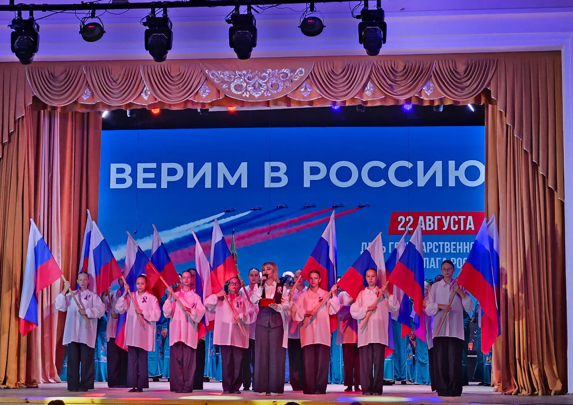 🎉 Сегодня наши студенты приняли участие в праздничном концерте, посвящённом Дню Госуда...