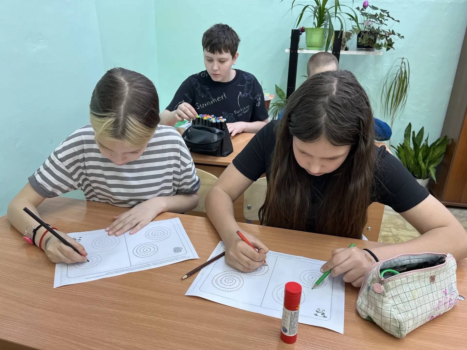 Во время летнего оздоровительного сезона в нашей школе организована реализация программ...