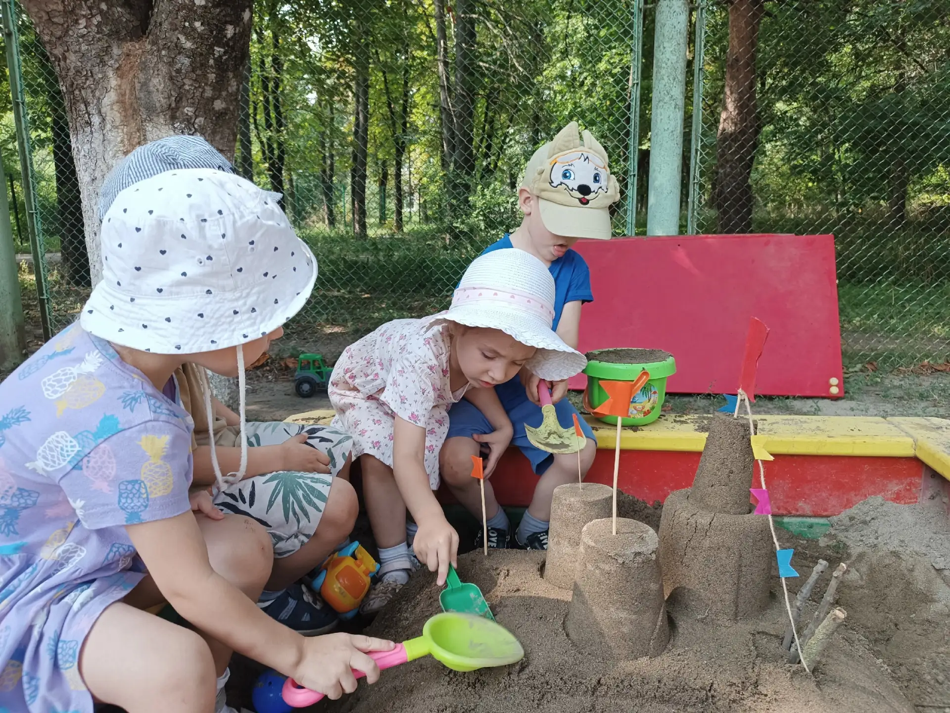 ☀️ Лето — время ярких эмоций и веселых игр на свежем воздухе! 🏃‍♂️👧👦
