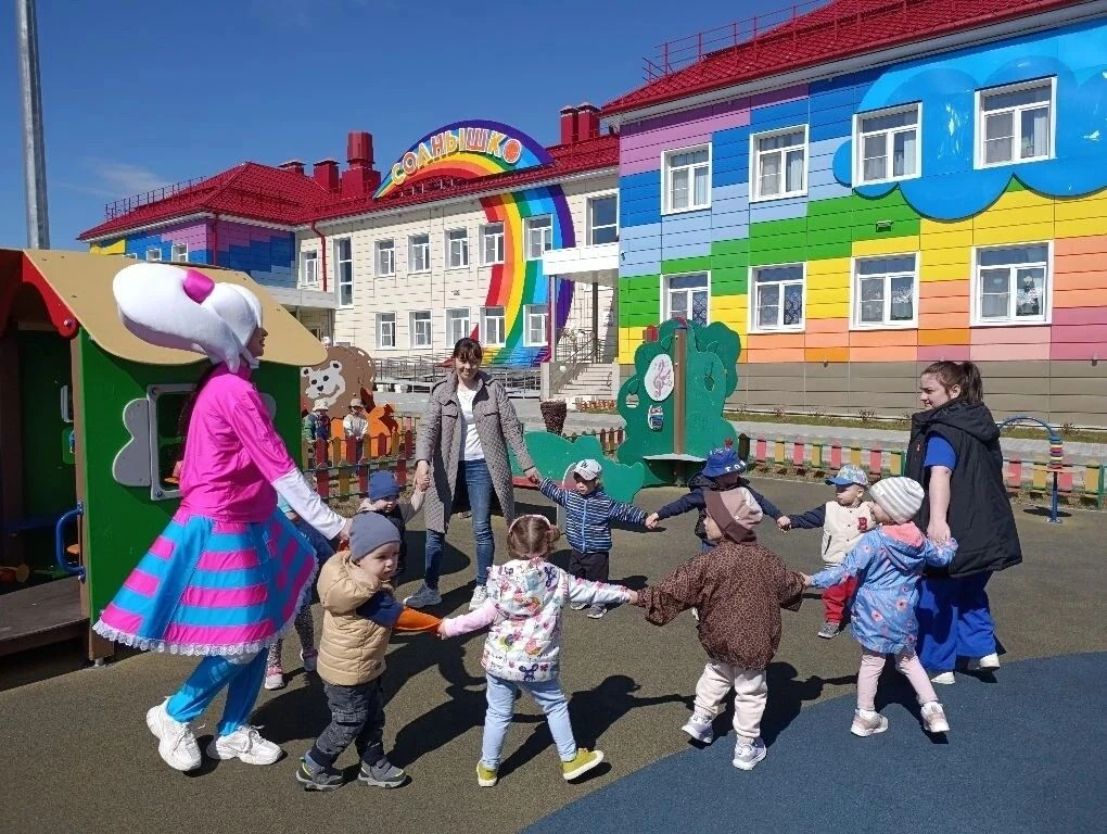Лето встречаем с улыбкой: Лиза Барбоскина в гостях у «Солнышко»! 1 июня — День защиты д...