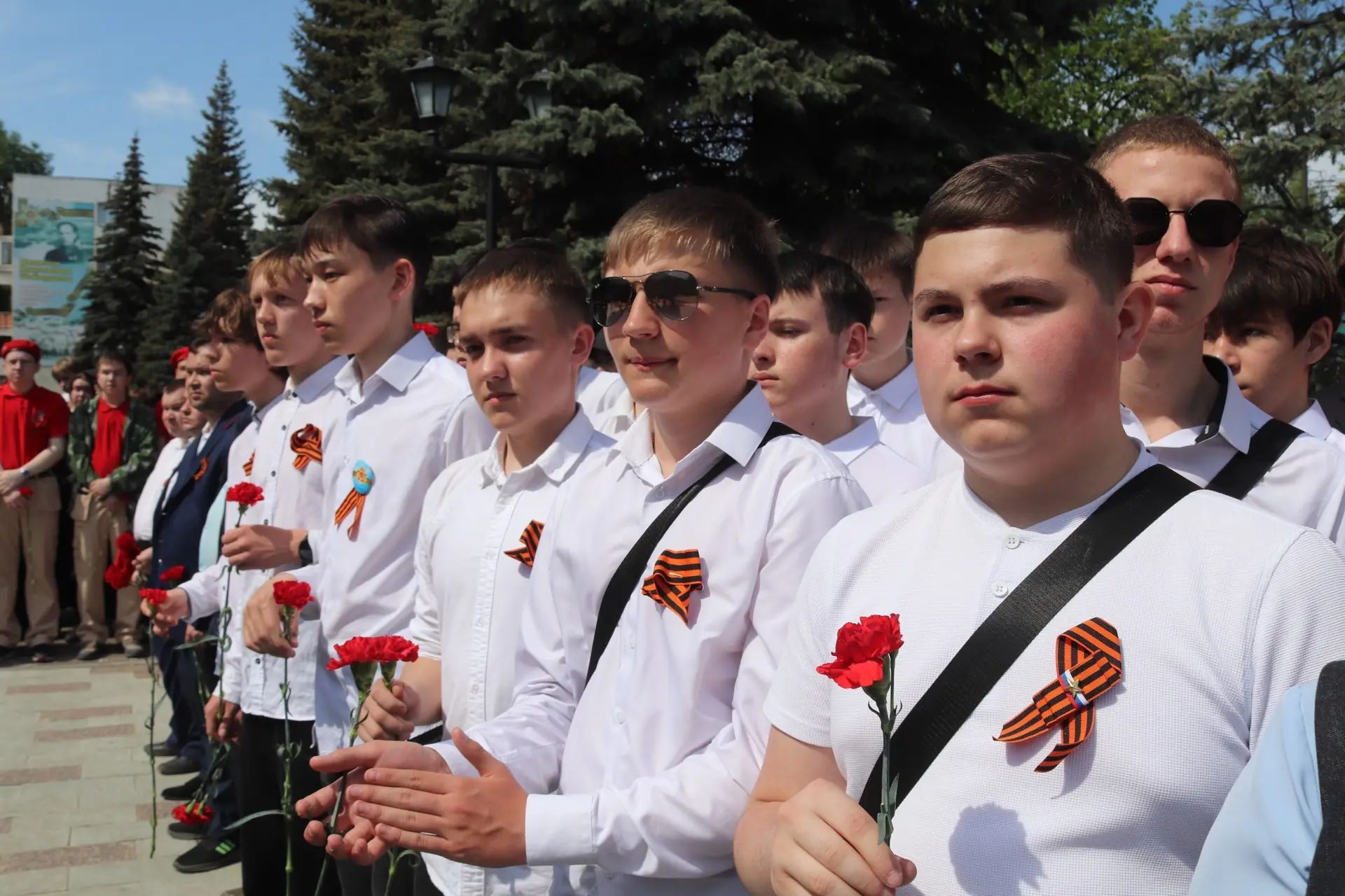 ВЕЧНАЯ ПАМЯТЬ ГЕРОЯМ!   8 мая в Дёмском районе прошла торжественная церемония возложения цветов к Ст