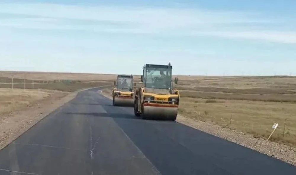 После жалоб сельчан главе Хакасии в Алтайском районе обновили дорогу