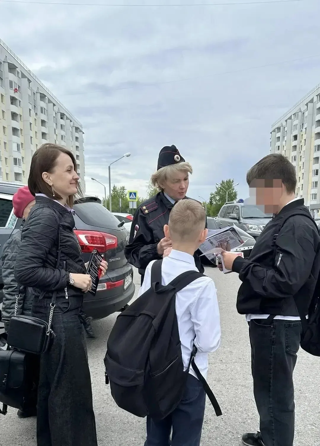Об ответственности за кражу – в подробной памятке Раздача листовок по профилактике краж в тюменских 