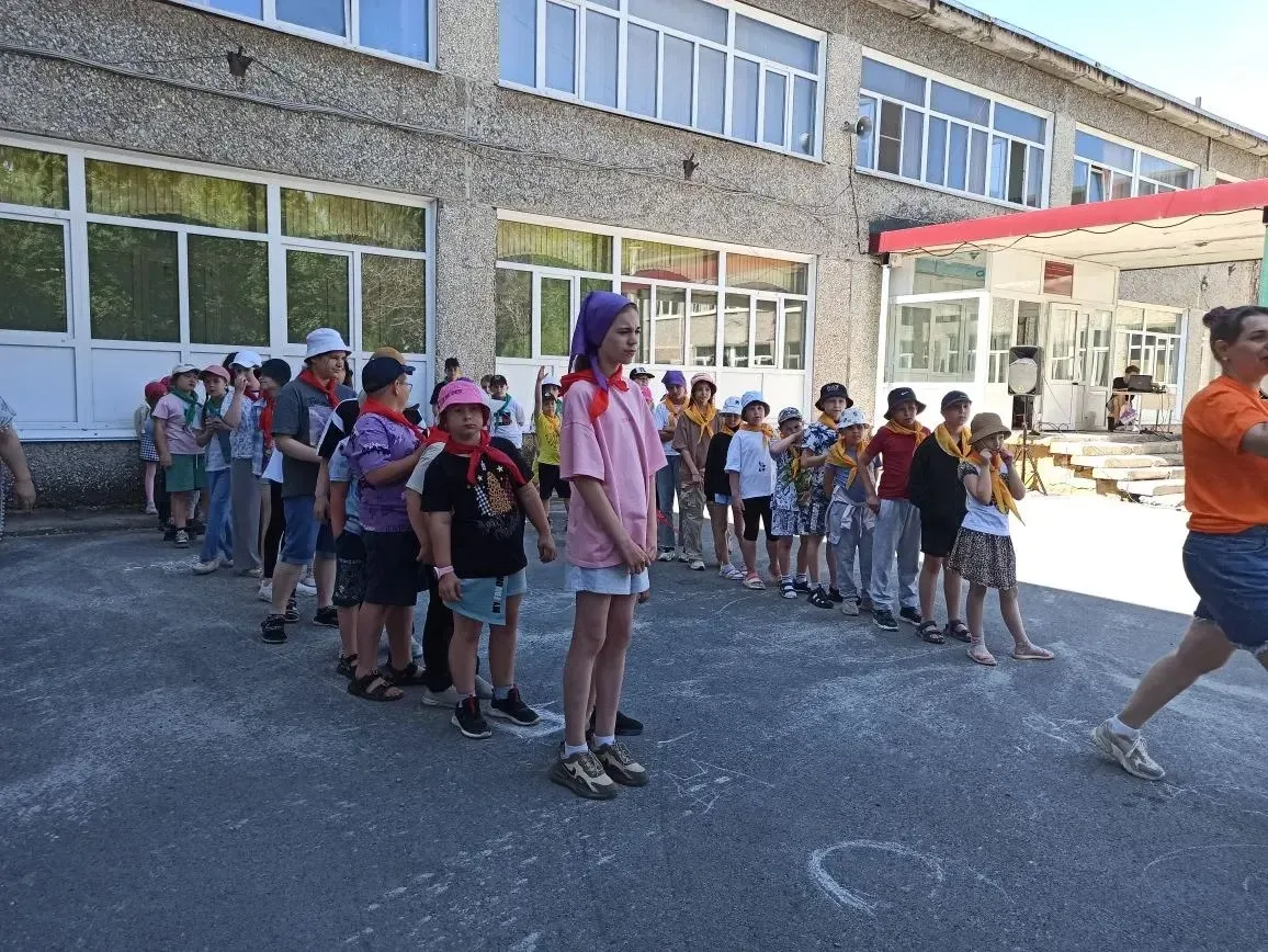 ☀️ Летние каникулы - чудесная пора! А когда ты с друзьями, время летит незаметно... 

Вот и закончил