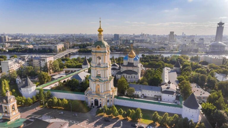 В Новоспасский монастырь требуется УБОРЩИЦА для работы в храме. 
График два два. 

📍Адрес:
г. Москв