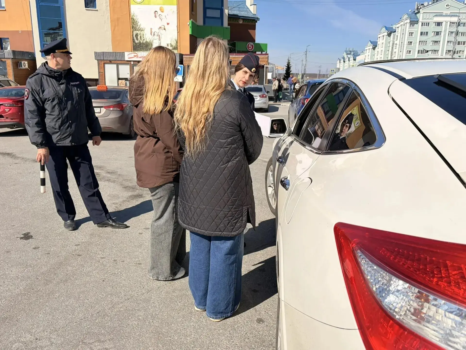 🚸 В Салехарде напомнили о правилах безопасного поведения на дороге