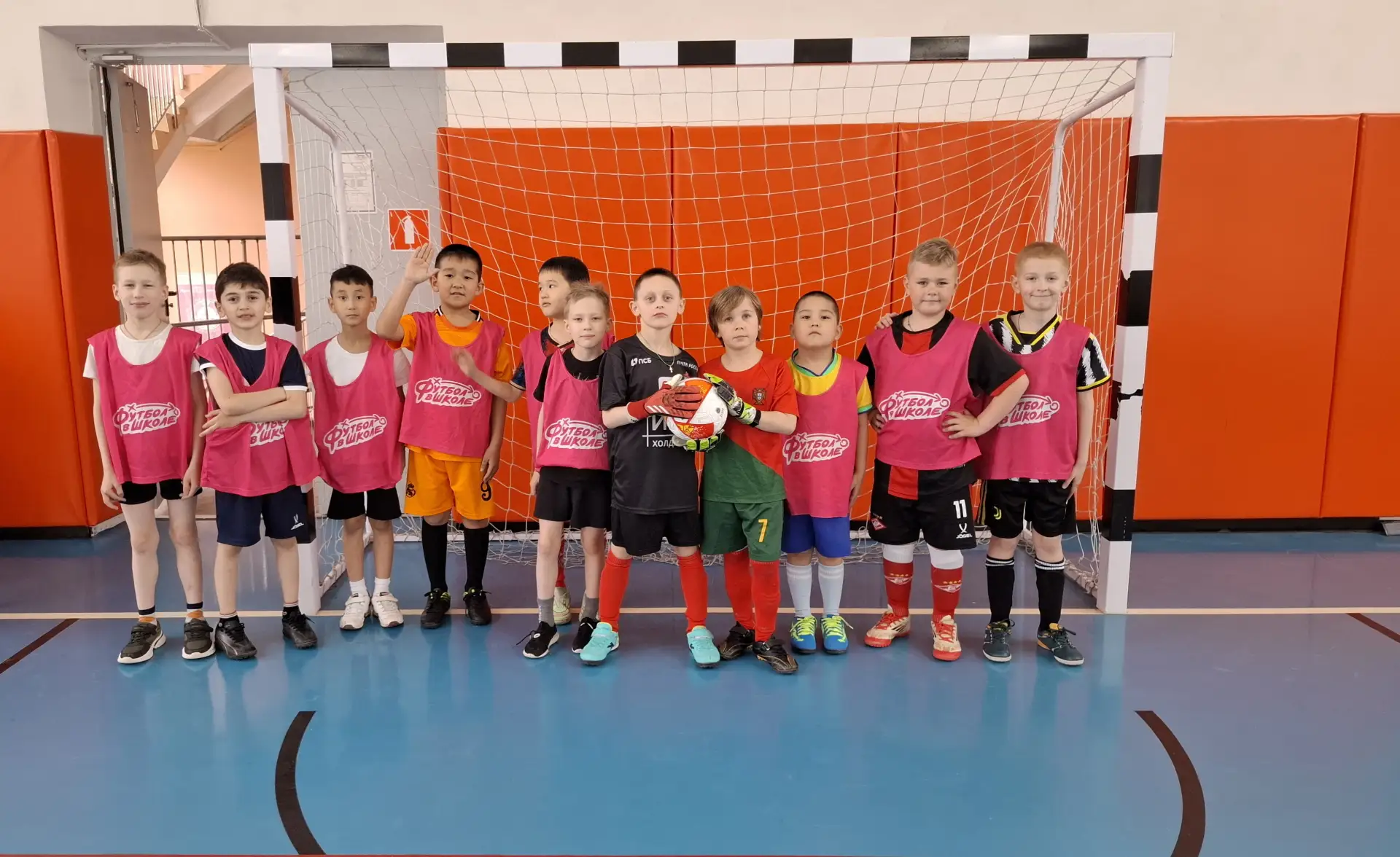 Футбольная серия: играем, растём, побеждаем ⚽  Между нашей школой и Школой имени Полбина прошёл цикл