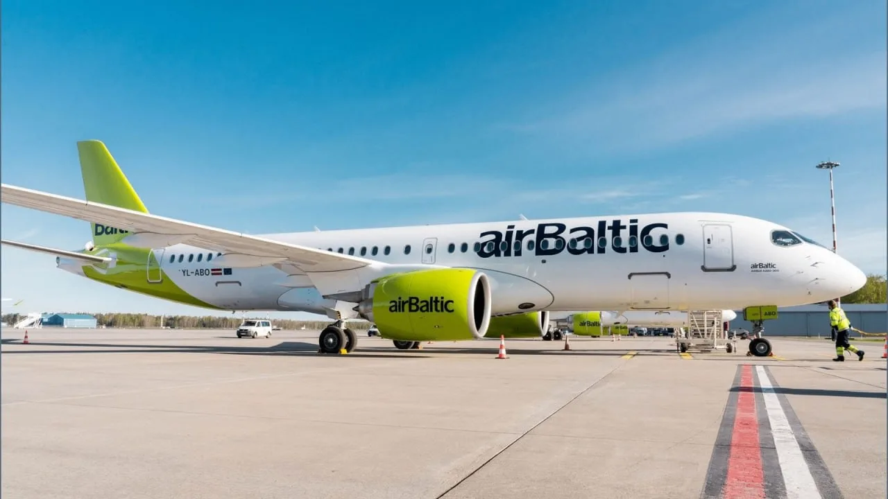 AirBaltic планирует уволить до 700 сотрудников на базах в Риге, Вильнюсе и Таллине.