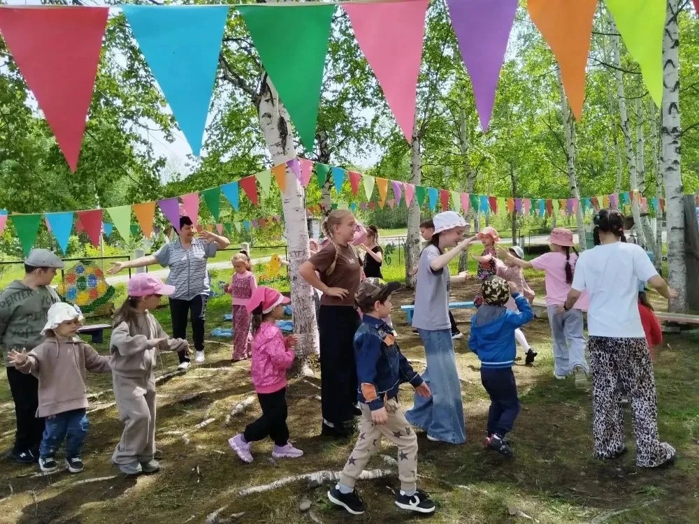 🌞 1 июня — старт долгожданных летних каникул! 🚂
Активисты Движения Первых подготовили  открытие на