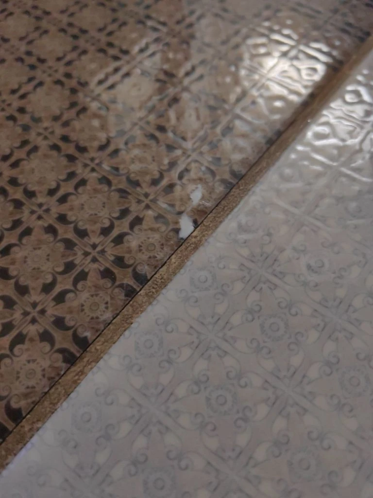 Как заделать скол на плитке и не испортить вид 🧩