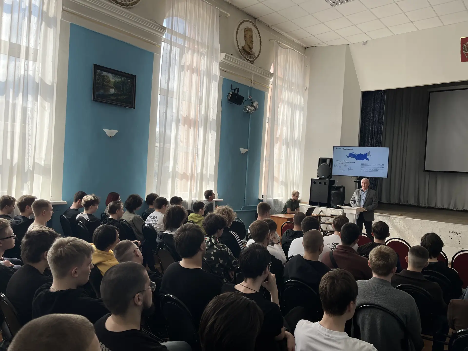 Содействие в подготовке кадров 🤝  Одной из ключевых задач ИТ-колледжа является подготовка компетентн