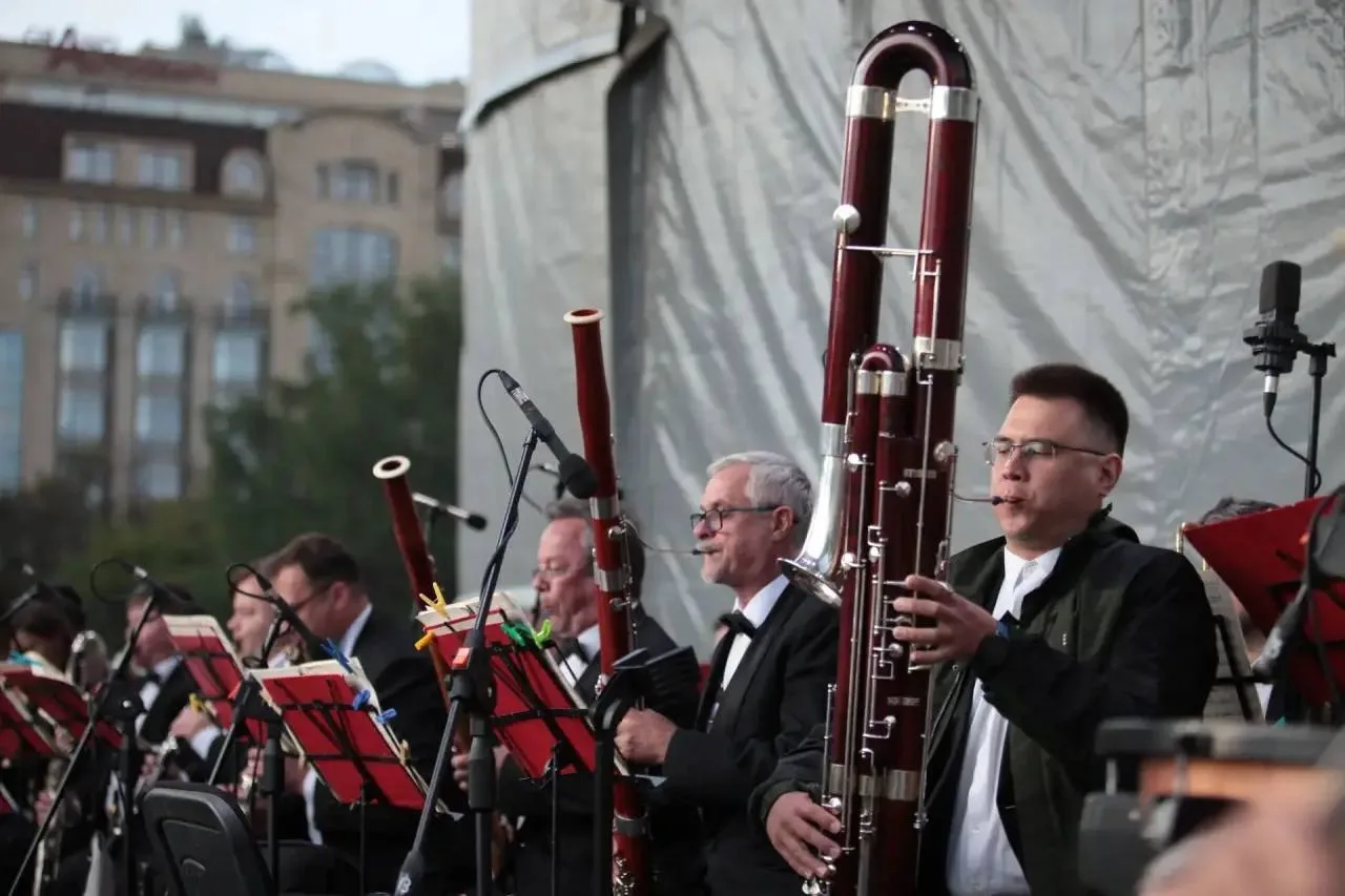 🎻Памятную Ленинградскую симфонию услышат новосибирцы 22 июня 

В Театральном сквере, в День памяти 