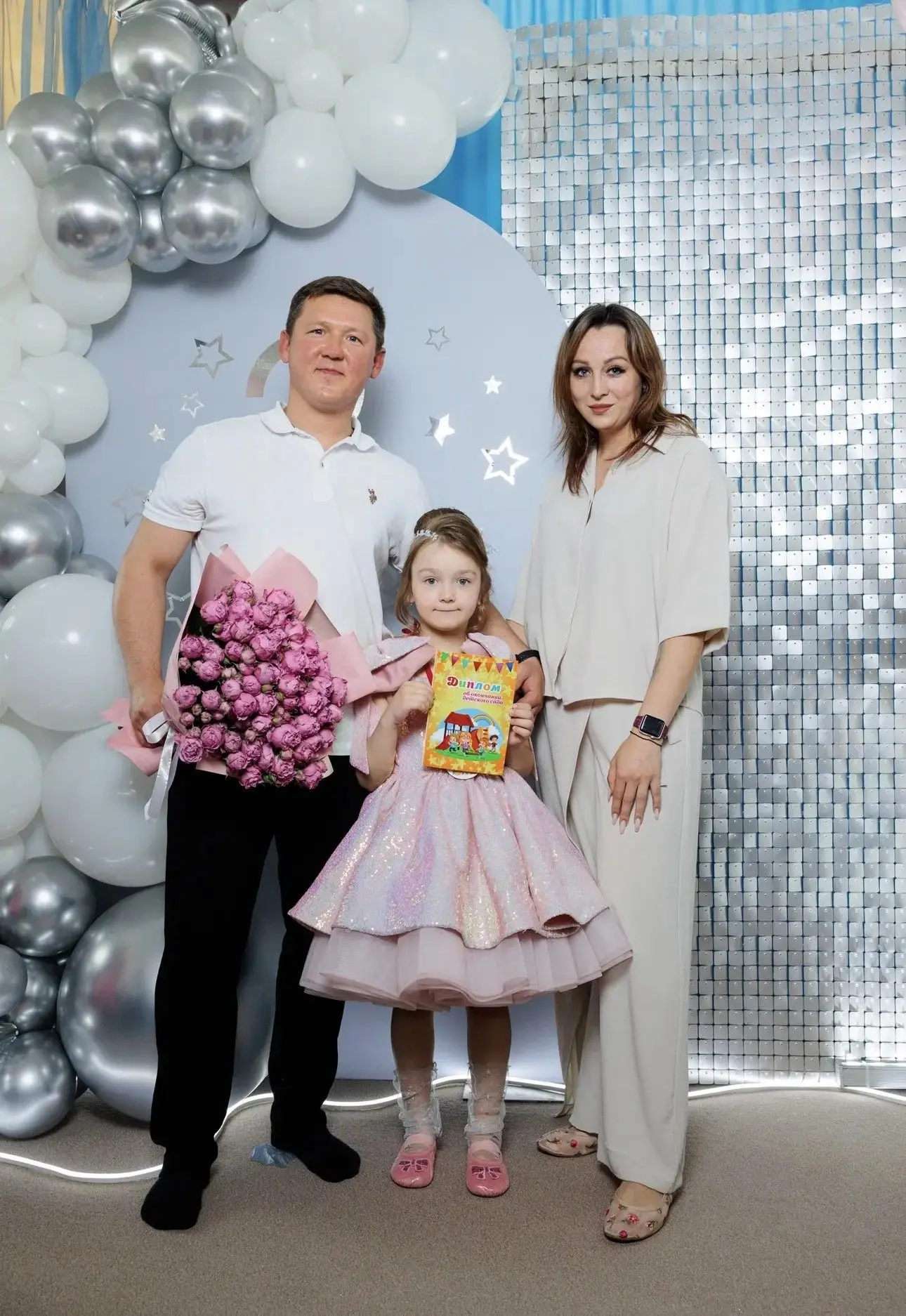 Фото-челлендж "Семейный кадр".

Таран Алиса🥰

#МАДОУМОгКраснодарДетскийсад66 #ДеньЛюбвиСемьиИвернос