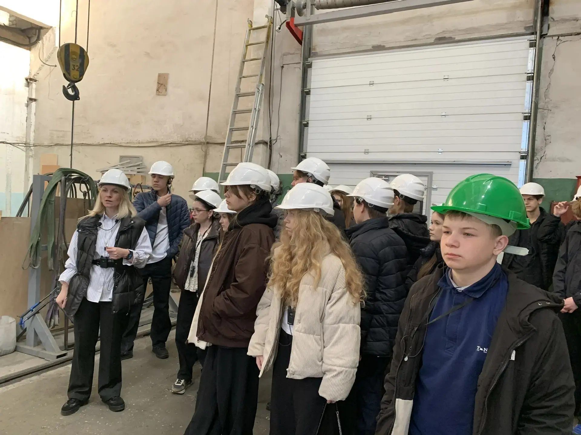 На этой неделе мы отправились в  путешествие в мир промышленности России. 🚀 Тема занятия разговоров 