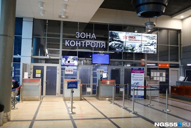 Утро 17 сентября началось для пассажиров омского аэропорта с серьёзных сбоев в расписан...