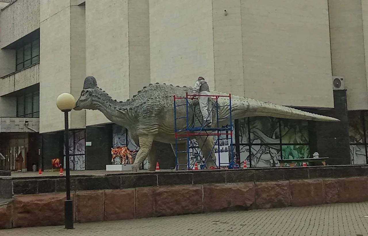 Новости из мира Юрского периода 🦖 Динозаврика у Дарвиновского готовят к покраске. Буде...