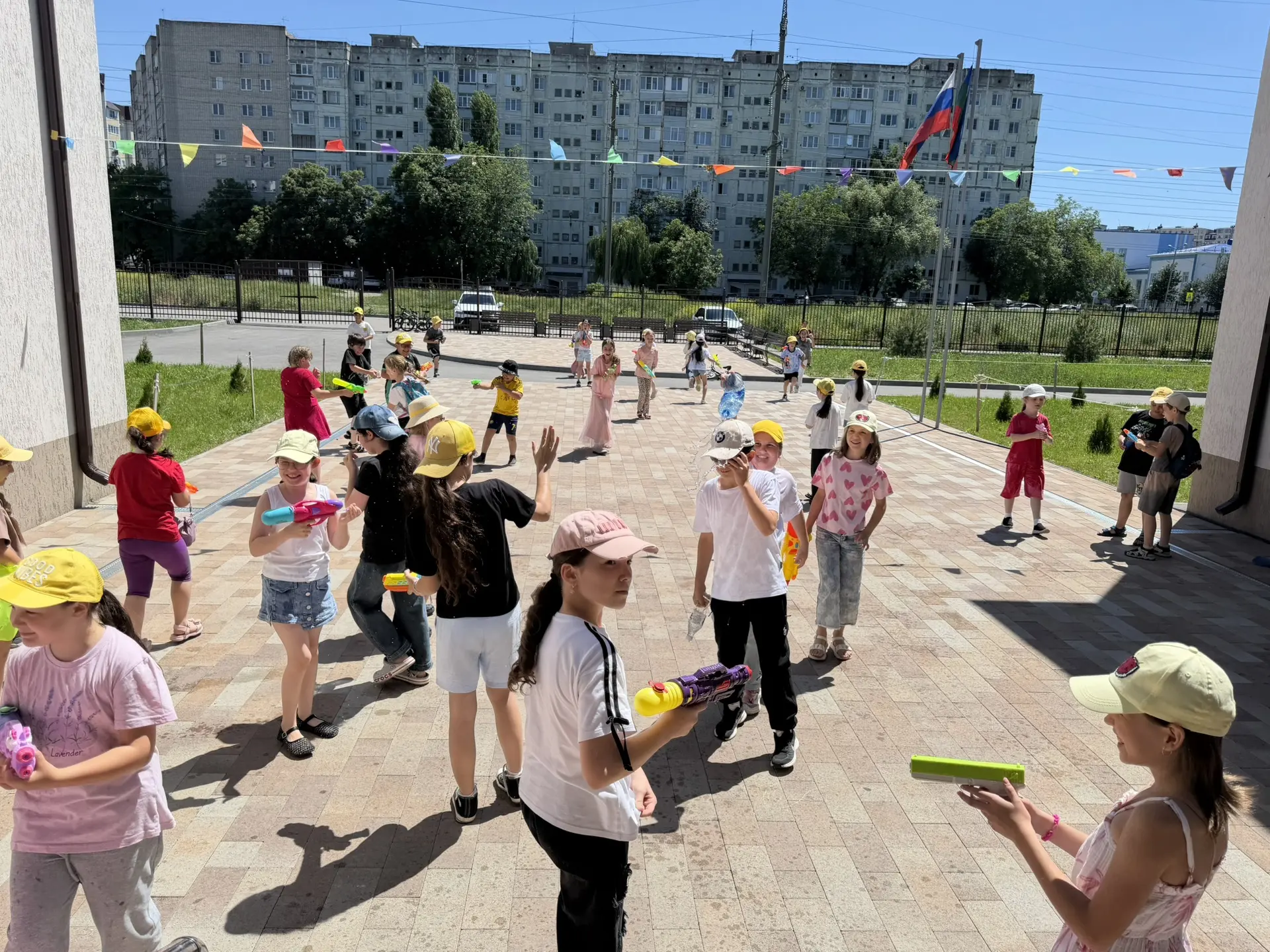 В школьном лагере весело и задорно прошёл День Нептуна. Ребята приняли участие в тематических играх,