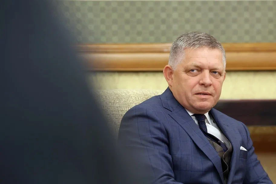 Премьер Словакии Фицо посоветовал студентам не ждать светлого будущего.