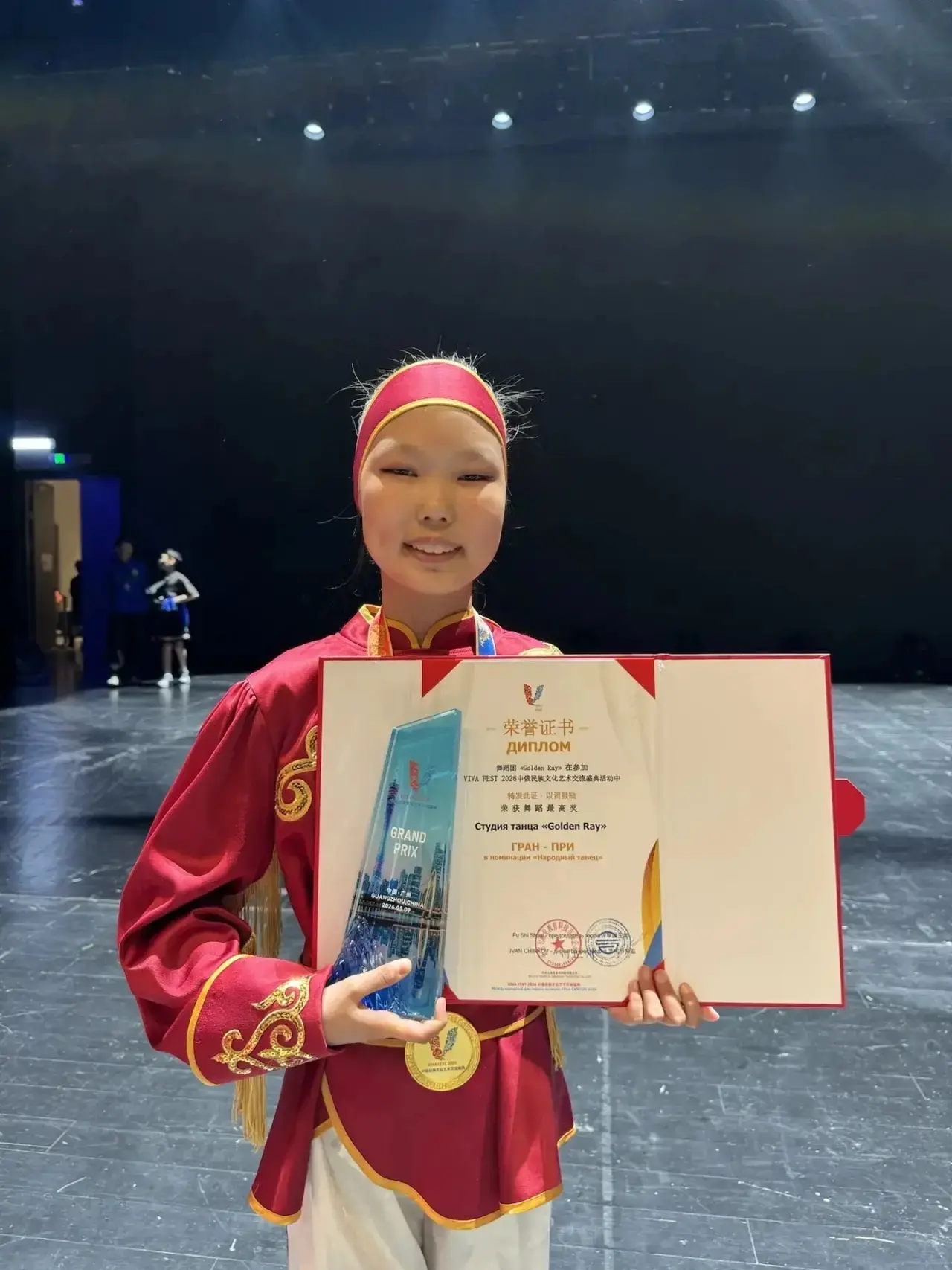 🎉 Поздравляем Зандакову Арьяну (5Б)! В составе студии «Golden Ray» Арьяна завоевала Гран-при и дипло