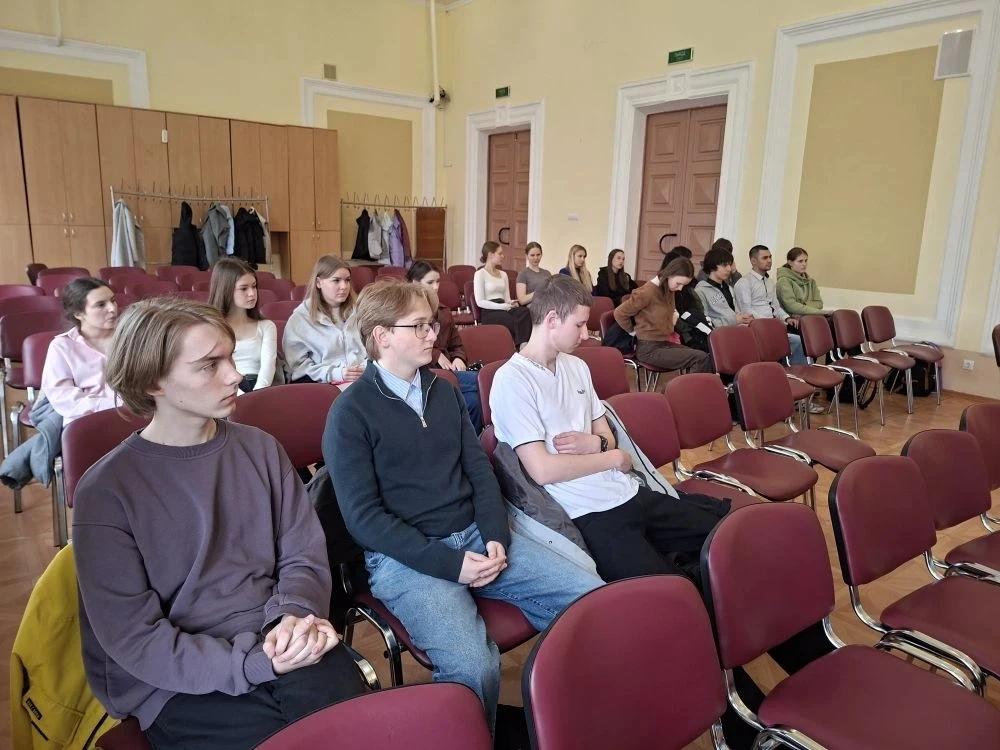 Профориентация продолжается... Сегодня 11 "М "  класс посетил  ФБУЗ "Центр гигиены и эпидемиологии "