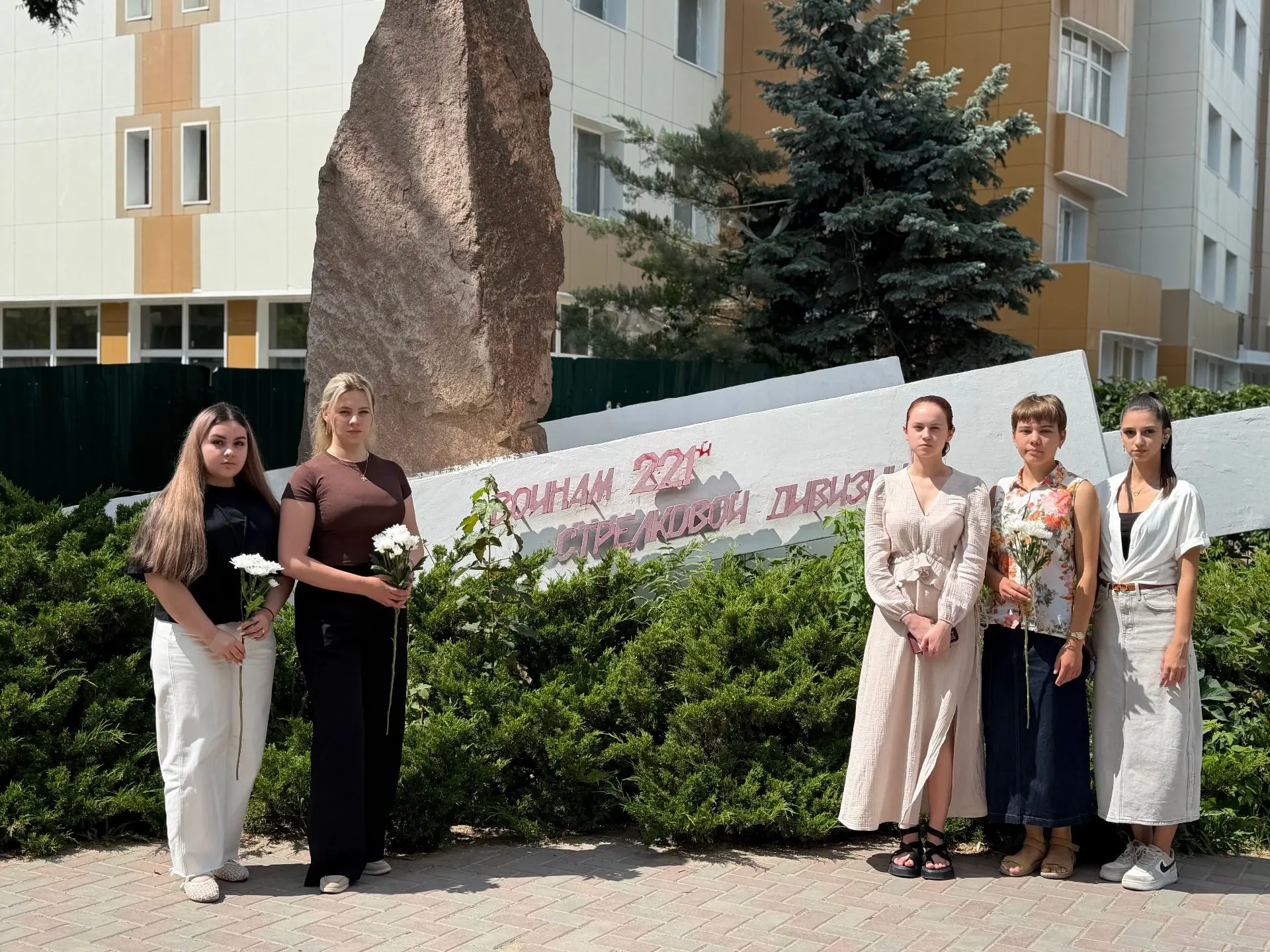 🕯Помним подвиг!

В День памяти и скорби представители патриотического клуба «Башня» и ССК «МанГУст»
